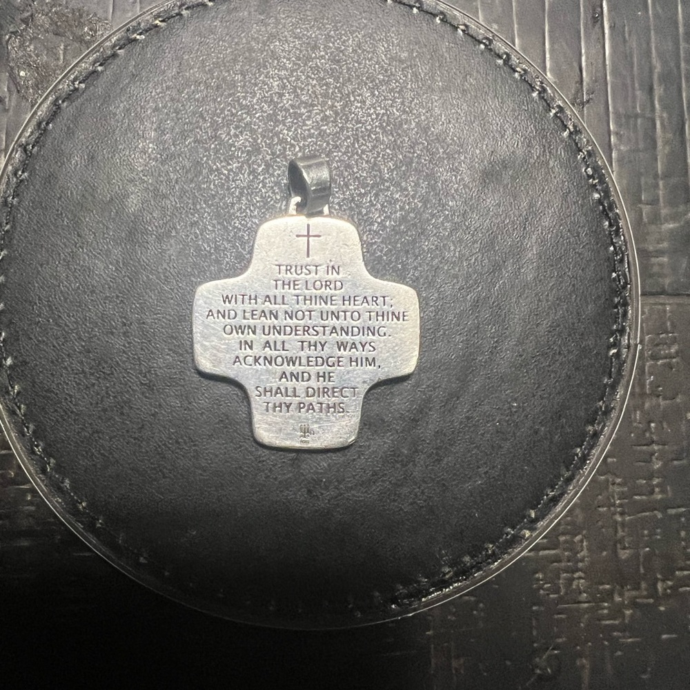 James retired large size pendant and pretty good condition pretty good size